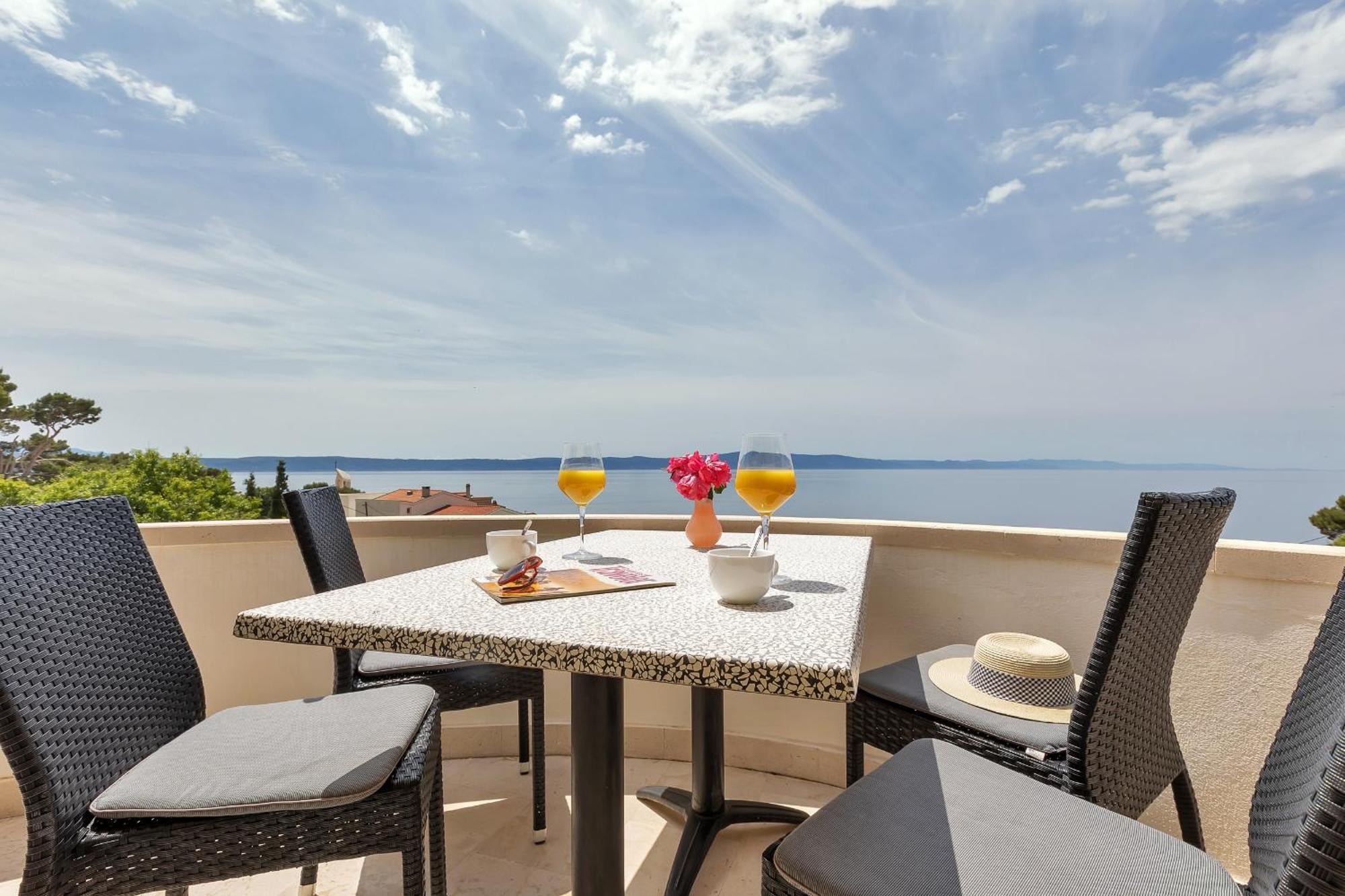 Grand View Apartments Drasnice Bagian luar foto