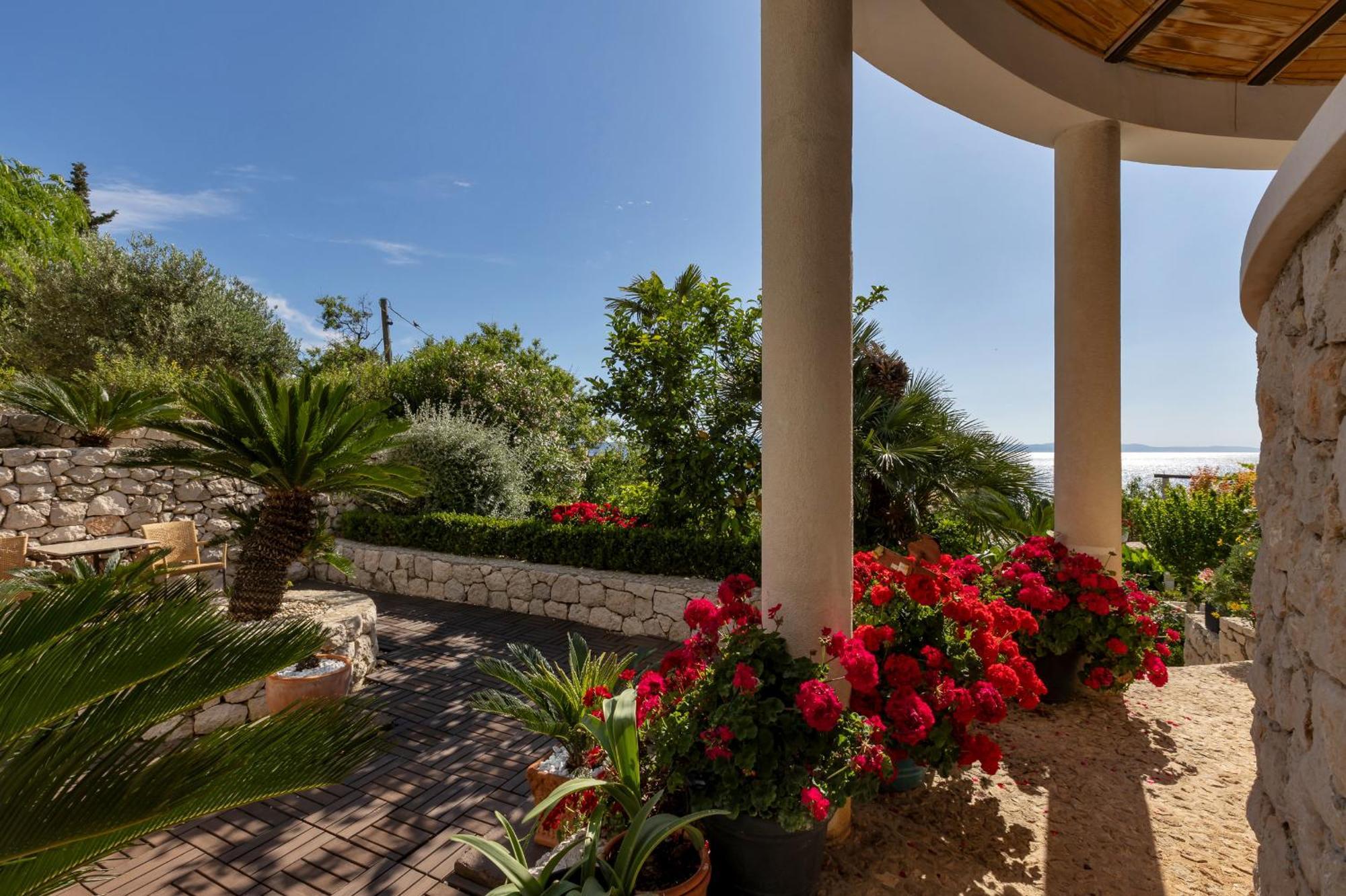 Grand View Apartments Drasnice Bagian luar foto