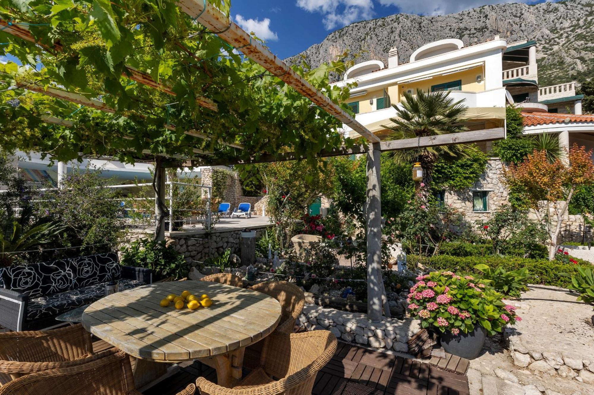 Grand View Apartments Drasnice Bagian luar foto