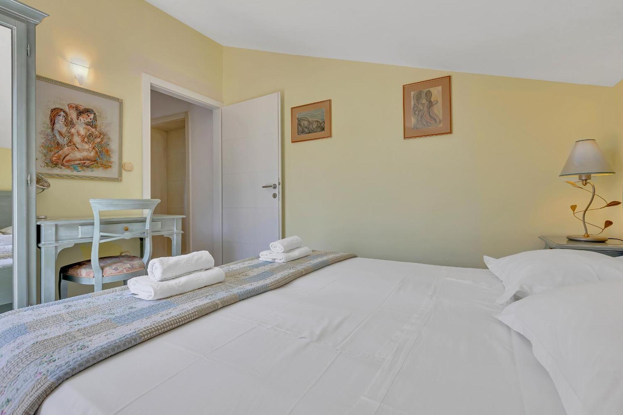 Grand View Apartments Drasnice Bagian luar foto