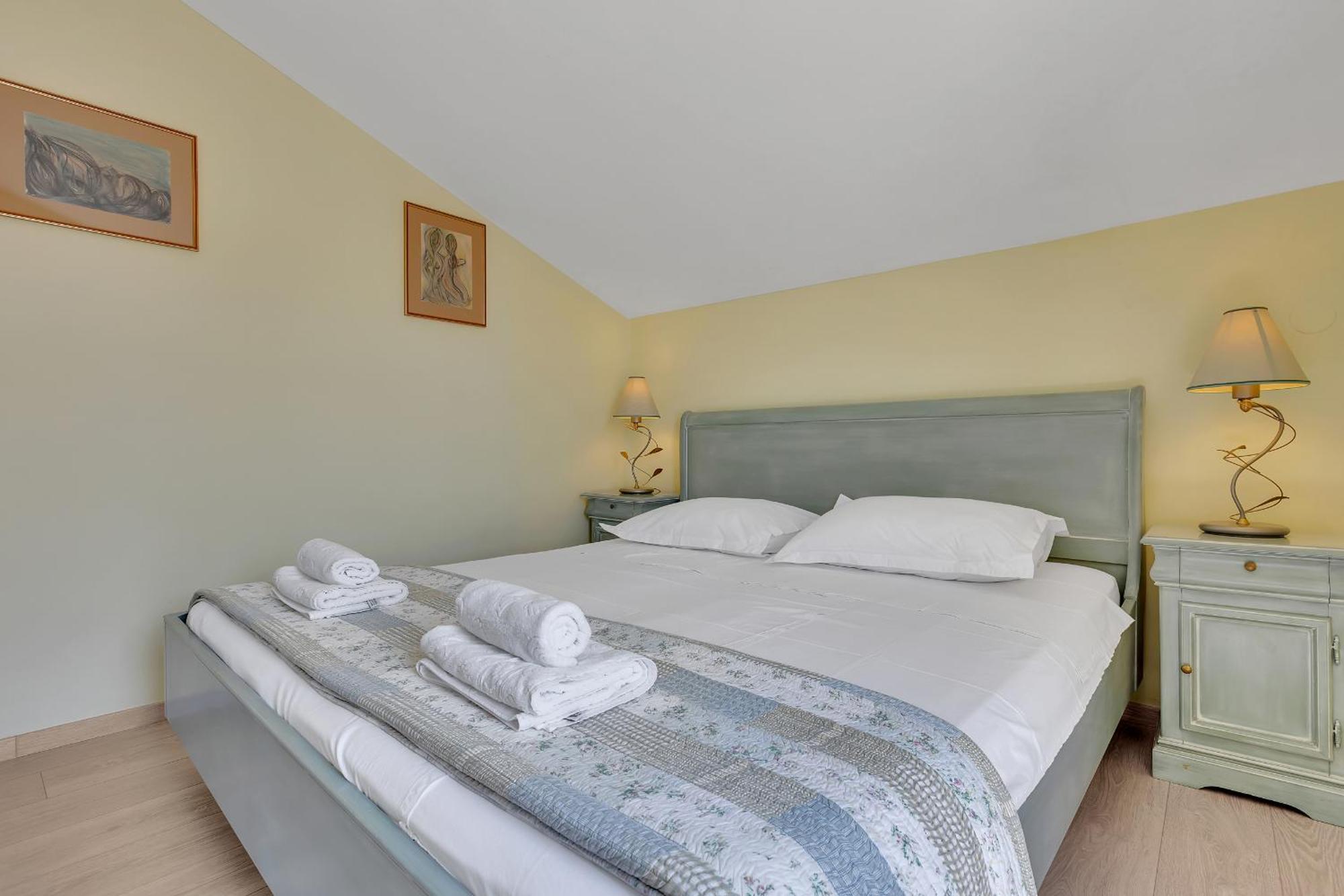 Grand View Apartments Drasnice Bagian luar foto