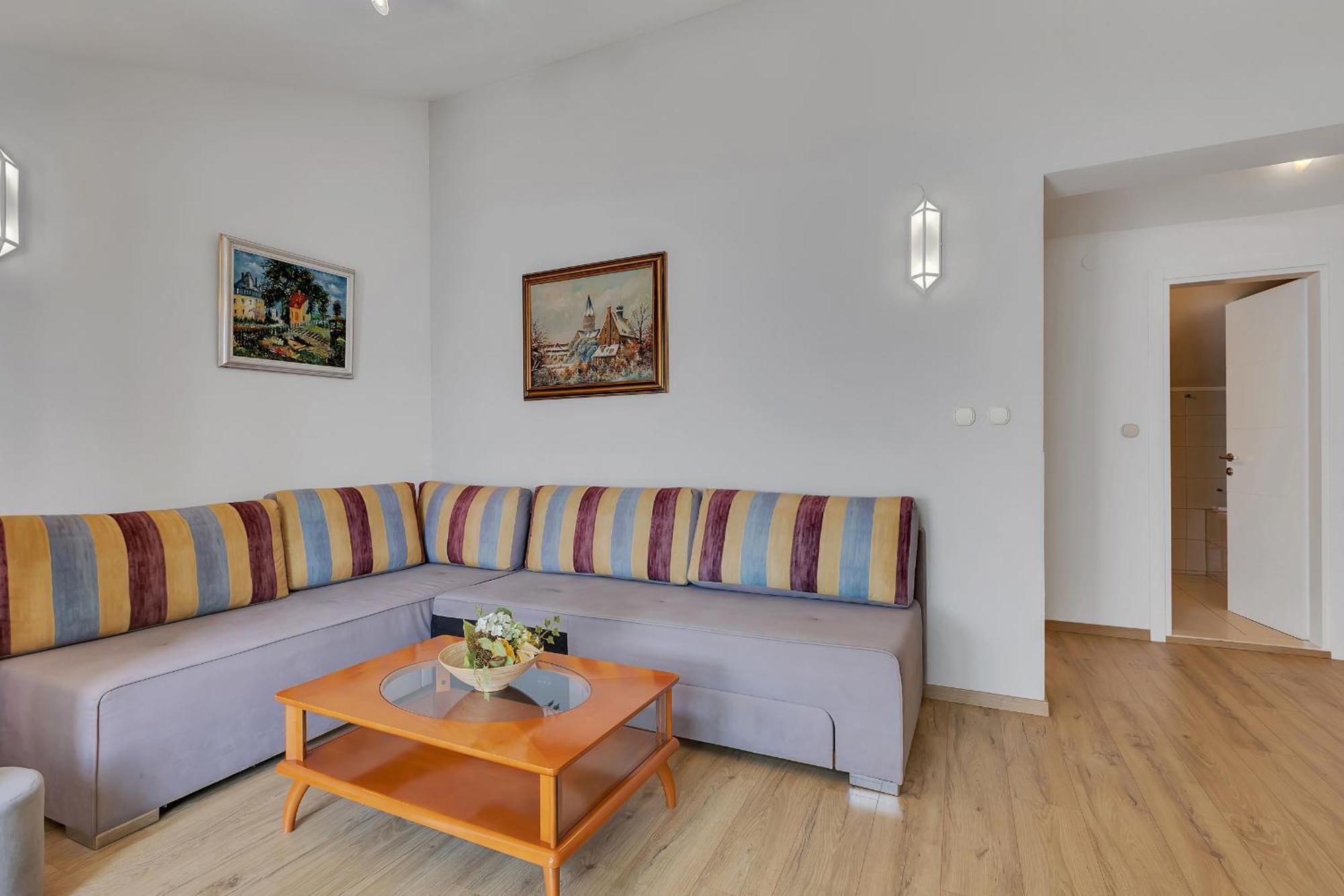 Grand View Apartments Drasnice Bagian luar foto