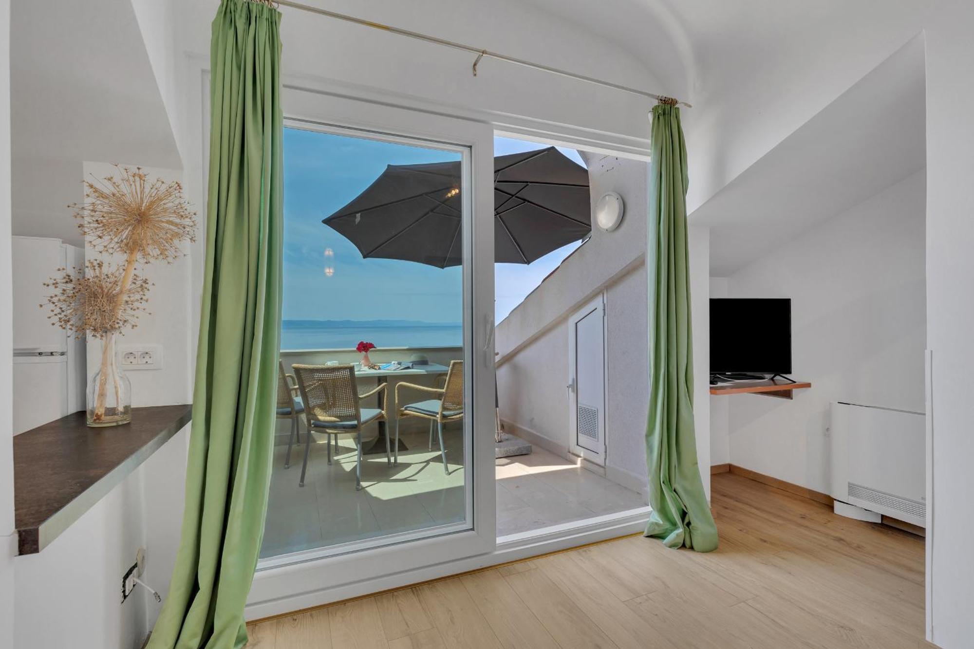 Grand View Apartments Drasnice Bagian luar foto