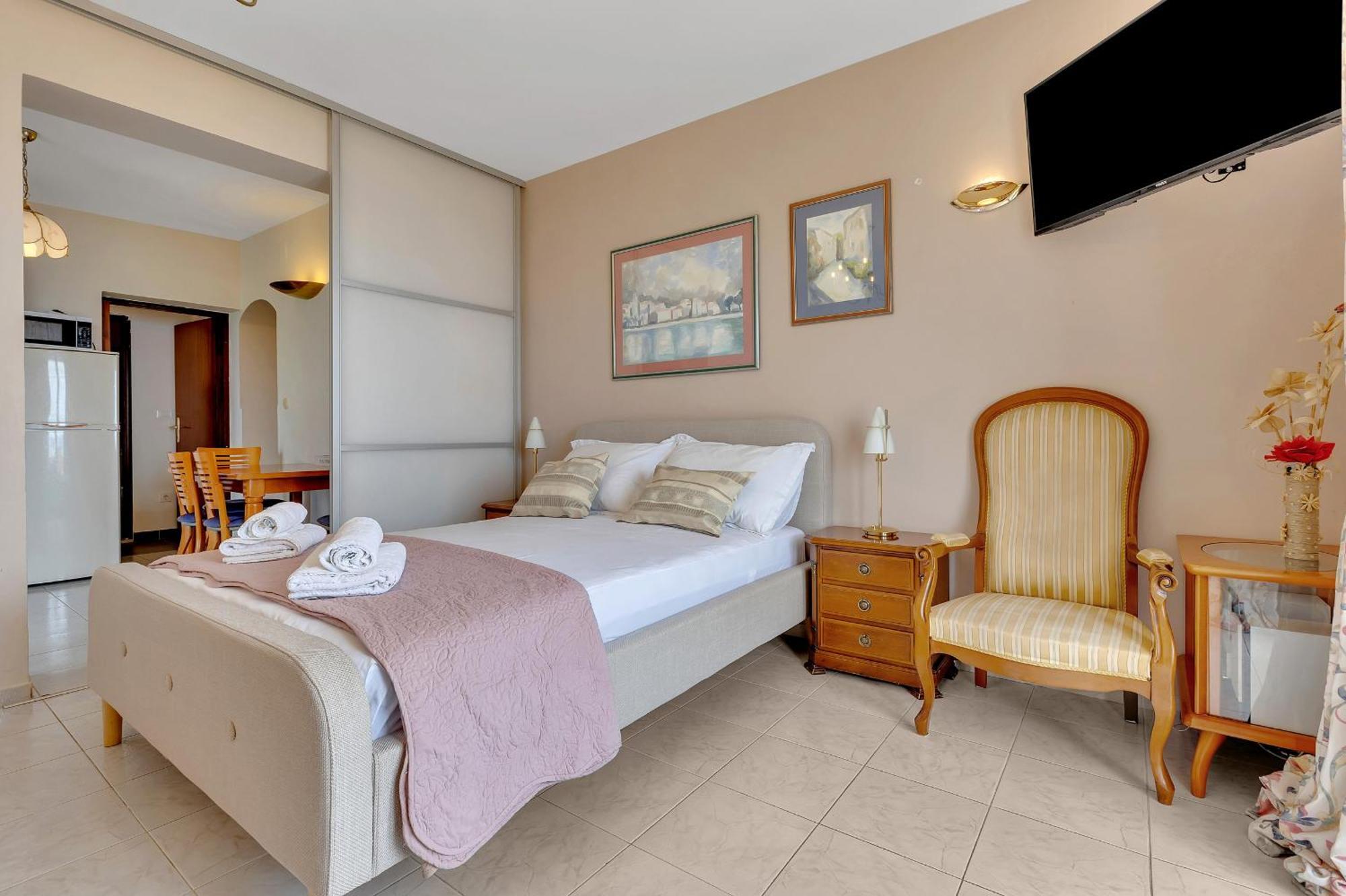 Grand View Apartments Drasnice Bagian luar foto