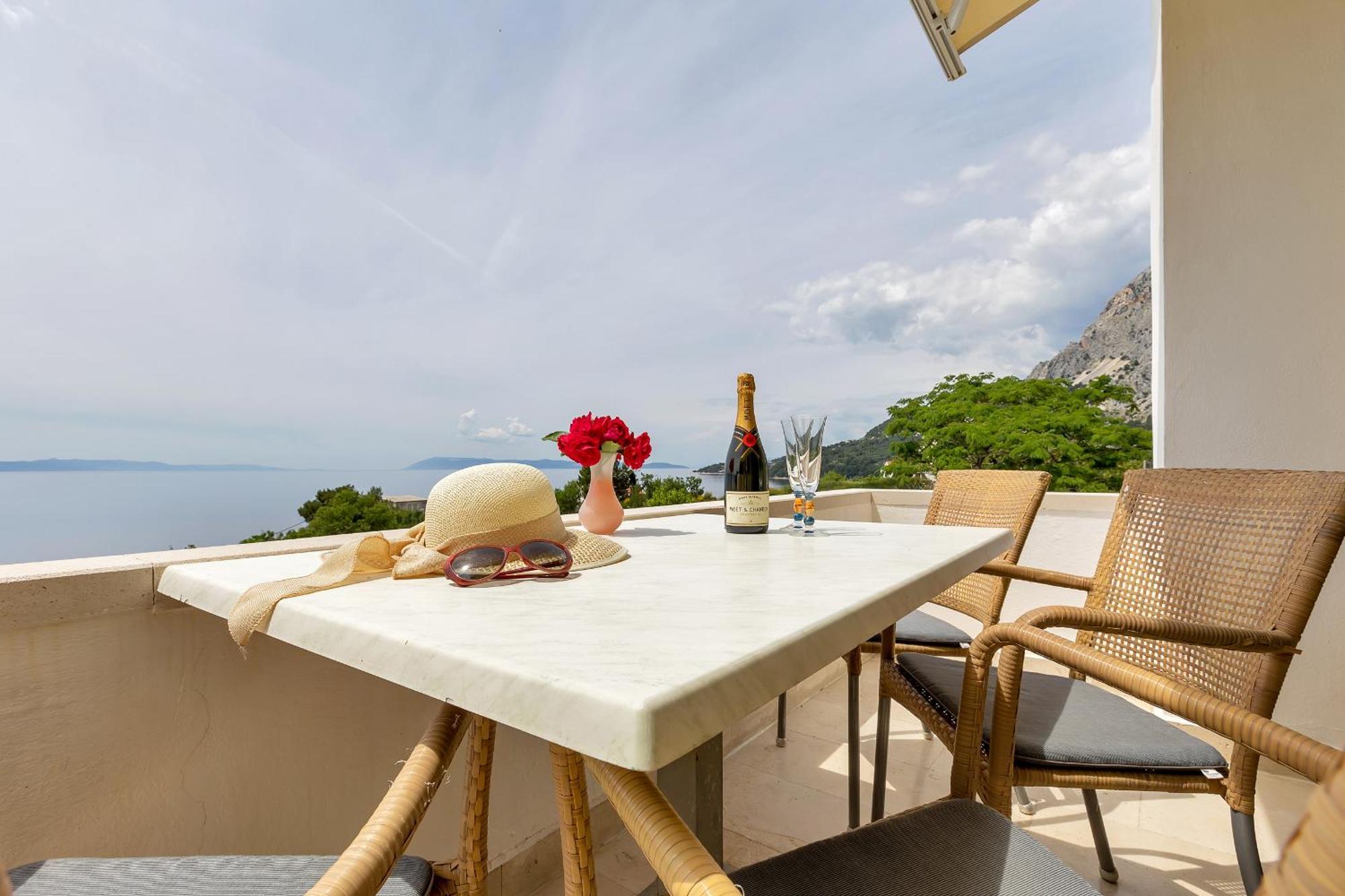 Grand View Apartments Drasnice Bagian luar foto