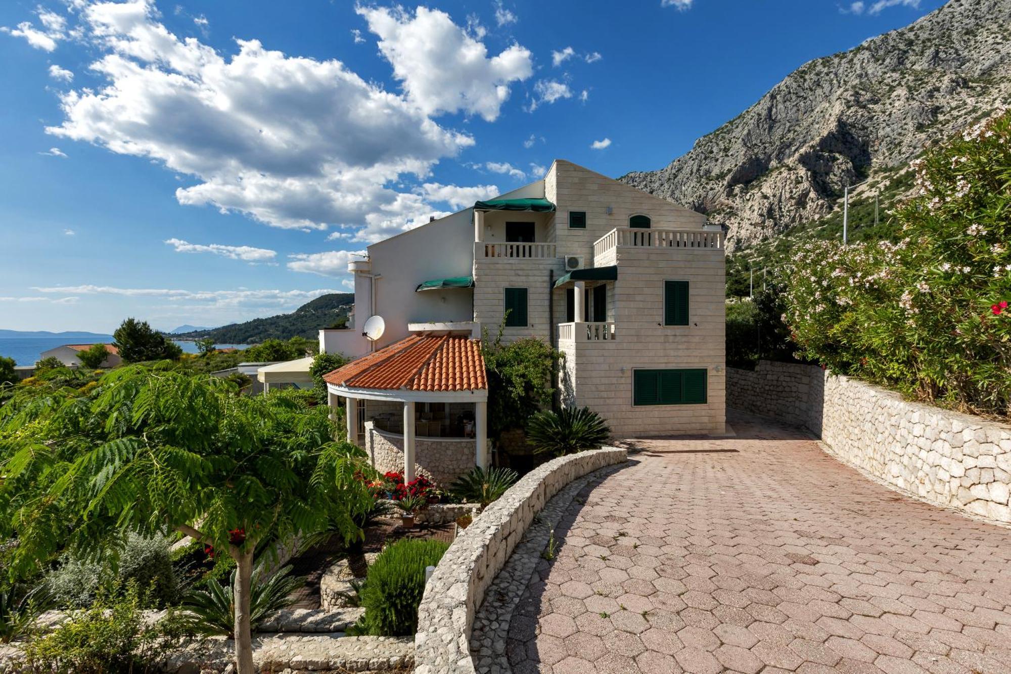 Grand View Apartments Drasnice Bagian luar foto
