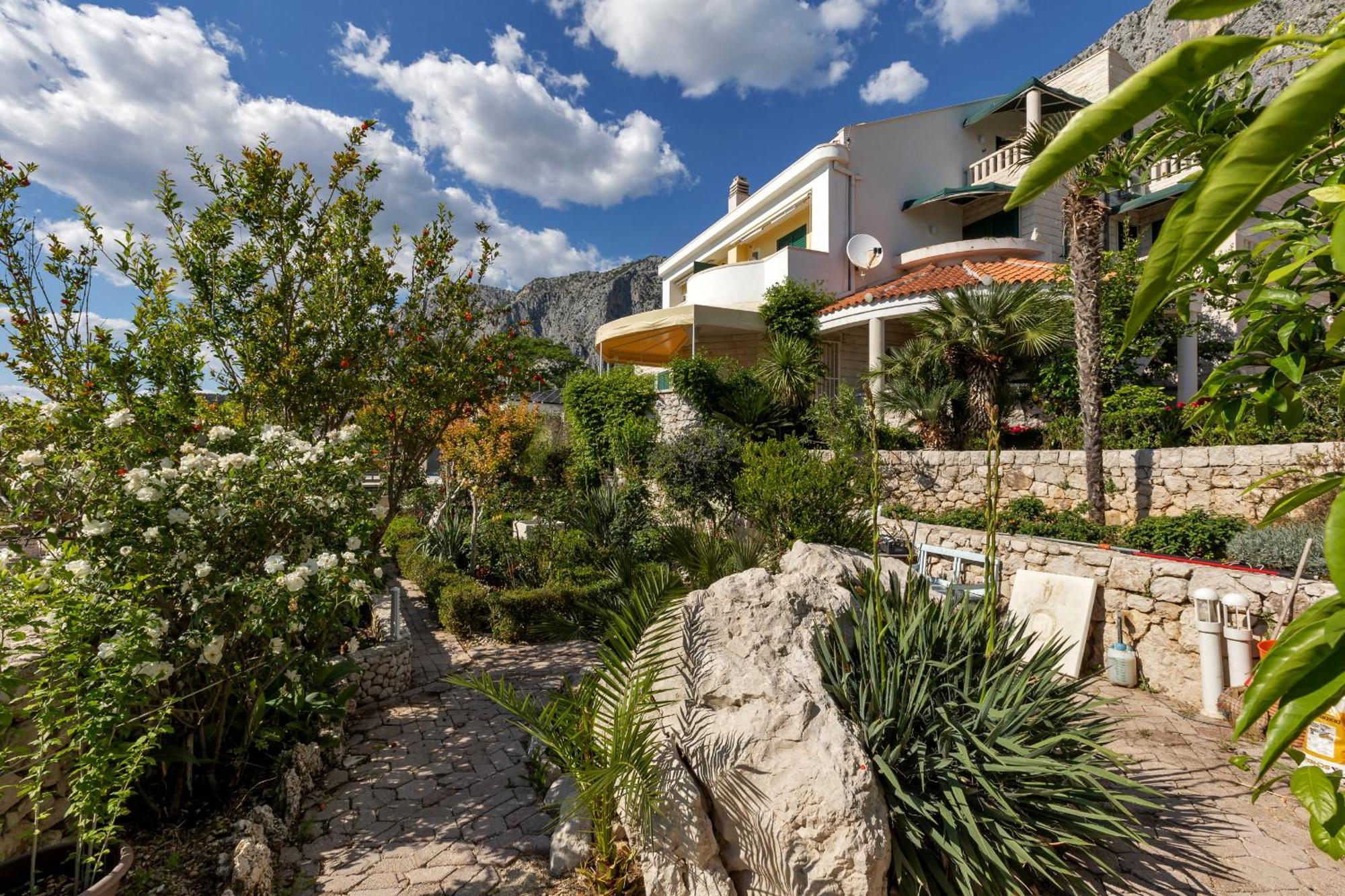 Grand View Apartments Drasnice Bagian luar foto