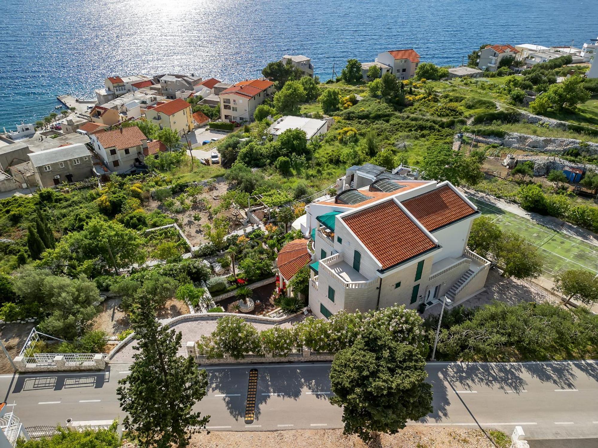 Grand View Apartments Drasnice Bagian luar foto